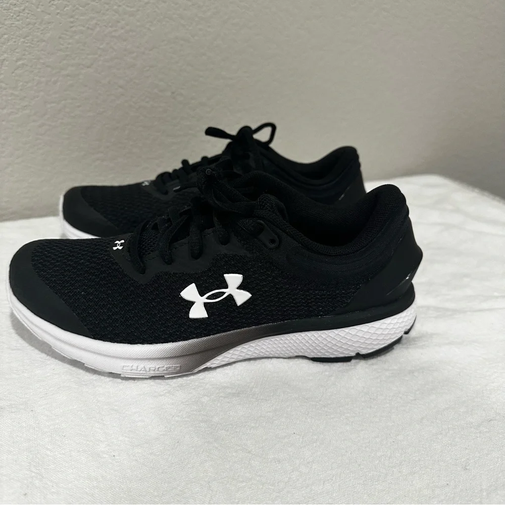 Under Armour Charged Escape 3 Black & White Women’s Size 6 SKU3024913. Preloved - Picture 2 of 12